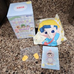 Popmart Hacipupu Snuggle Kiss Penguin 