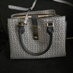 GUESS PURSE
