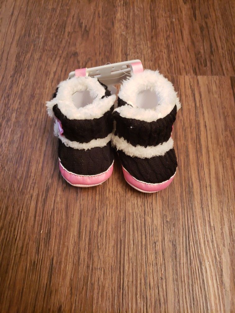 OBO Baby Girl Snow Boot SIZE 6-9MOS