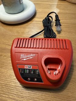 Milwaukee M12 12-Volt Lithium-Ion Battery Charger