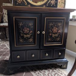 Ethan Allen piece w/mirror