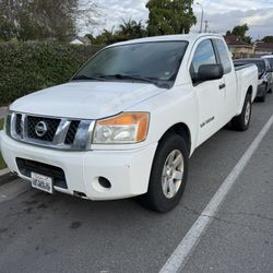 Nissan Titan XE Low Miles Clean Title
