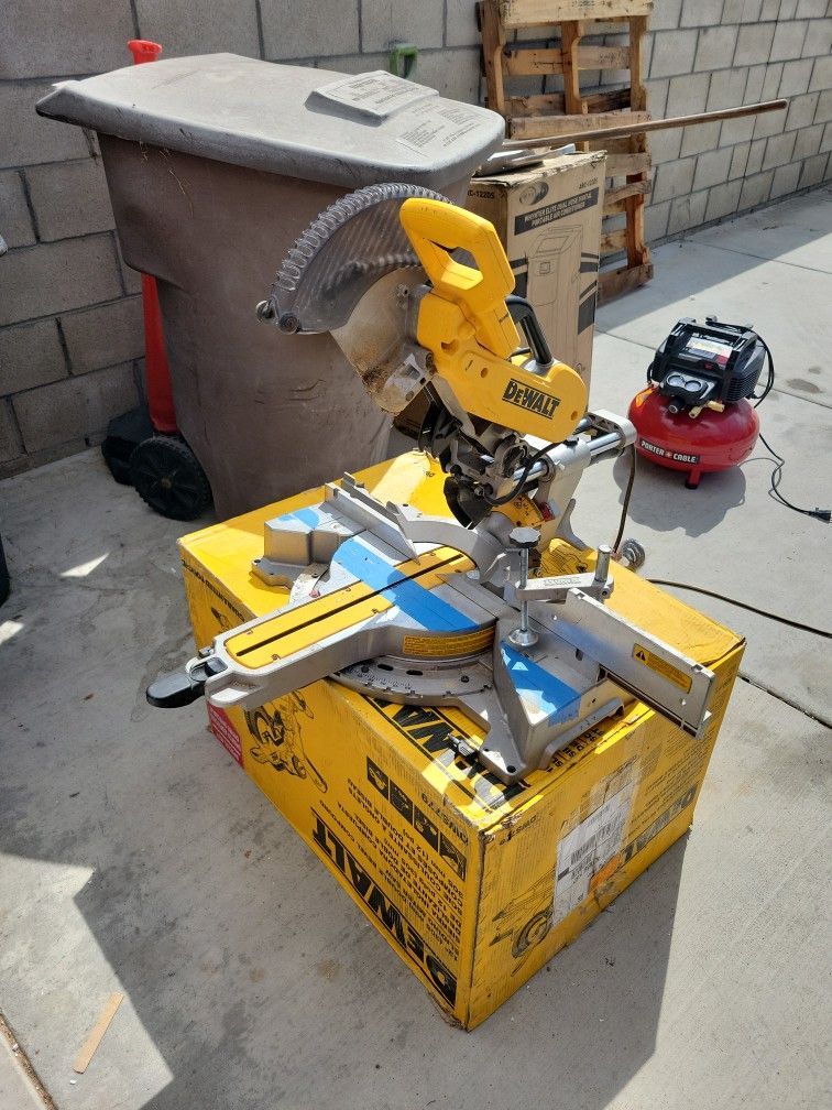 DEWALT 12" DOUBLE BEVEL MITER SAW
