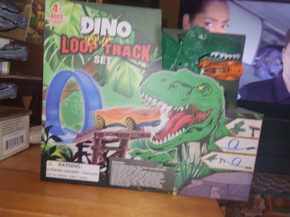💥NEW DINOSAUR LOOP TRACK. INCLUDES A CAR