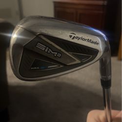 Taylormade Sim 2 Max approach wedge