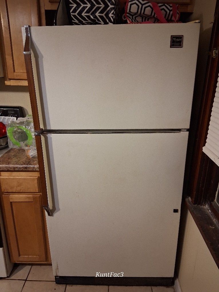 Nice Working Fridge. Gotta Go By Tommorow