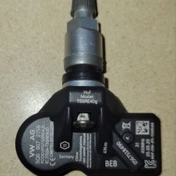 Audi/Volkswagon/Porsche Genuine Oem Tpms Tire Pressure Monitoring Sensor 