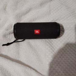 JBL Speaker Looks And Sounds Great 