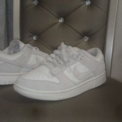 Nike Dunks Size 7.5