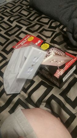 Wall outlet safe