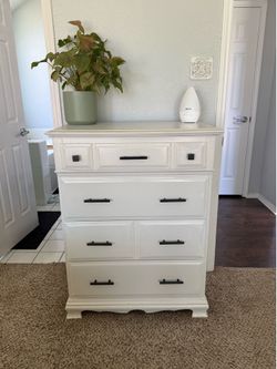 Farmhouse Chest of Drawers Dresser