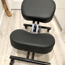 Black Kneeling Chair 