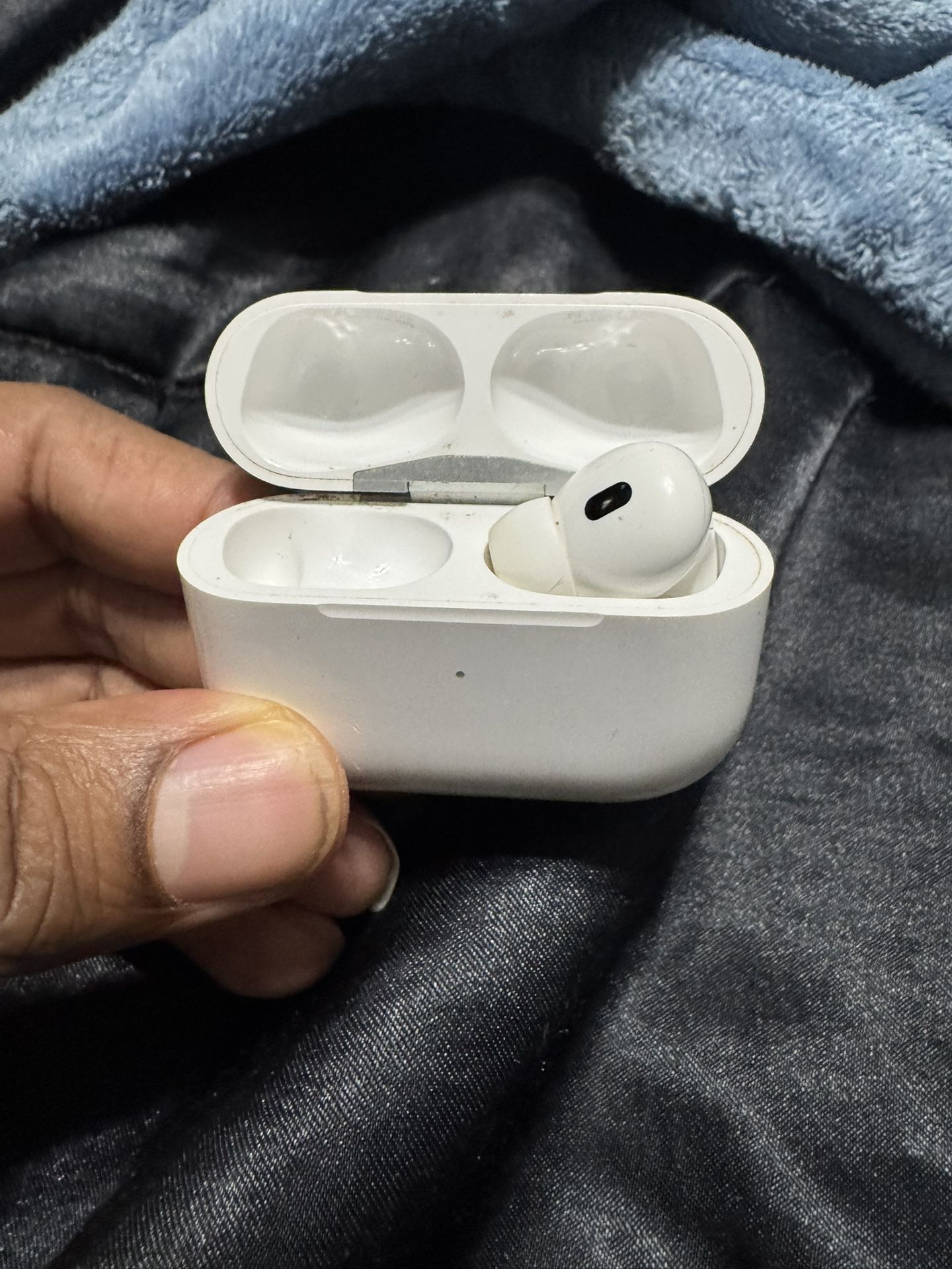 Air Pod Pro 2 For Sale, But Missing One AirPod.