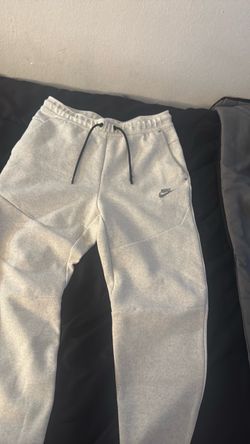 Nike tech sweater size medium