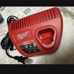 🔥 Milwaukee M12 Charger