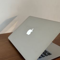 Apple MacBook Air 13” I5/8GB/256GB SSD $180