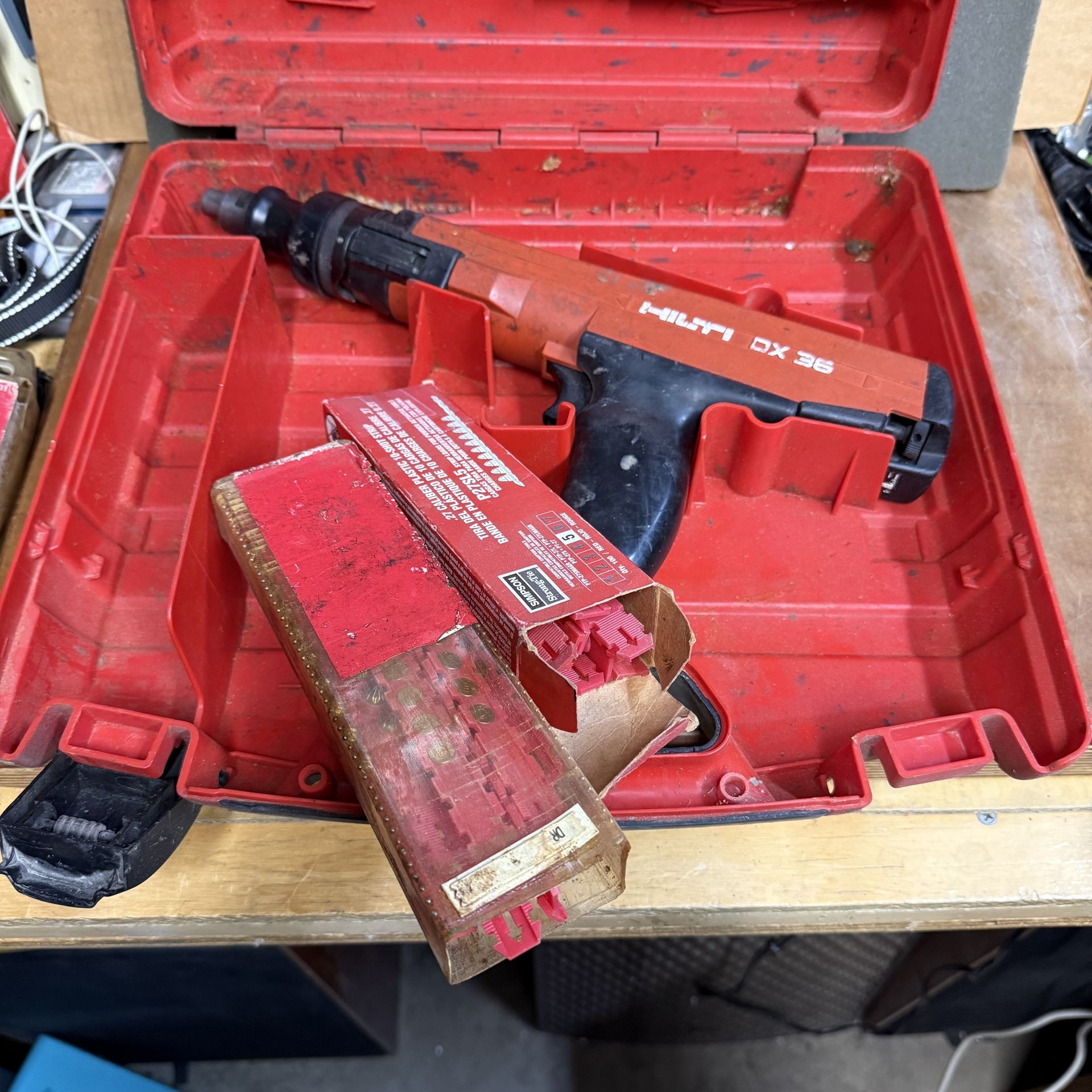 (For parts) HILTI DX36 plus some shots as shown