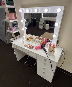 White Makeup Vanity Table with Hollywood Mirror