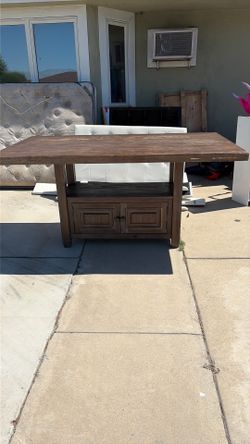Table get it NOW! 75$ or best offer need it gone A.S.A.P