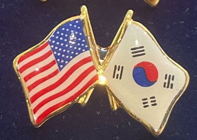 VINTAGE South Korea and USA Crossed Double Flag Lapel Pin