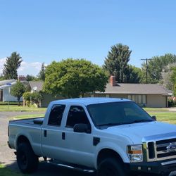 F-250 Super Duty 4x4 V8 – Well Maintained – Ready to Work!