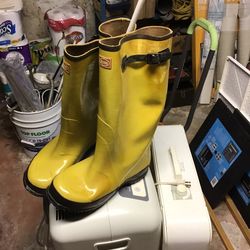 Rubber Rain Boots. (Mens Size 10)