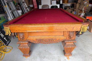 Pool table 8ft ( free delivery & set up & new color felt of your choice )