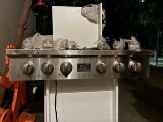 Commercial gas stove with doubles on burners & knobs