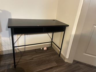 Black Desk