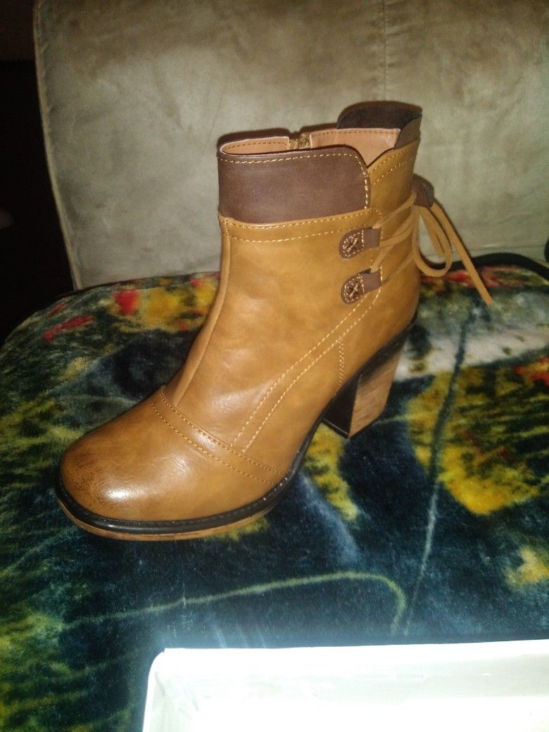 Versona Boots, Light Brown, Womens Size8 1\2