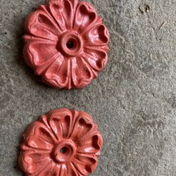 Two cast iron flowers 
