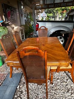 Vintage Wooden Dining Set – Pedestal Table -6 Cane-Back Chairs (Includes Extension Leaf)$150 CASH AA a as can