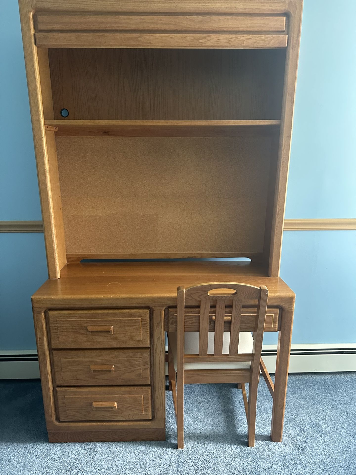 Children's Desk With Hutch And Chair