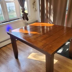 Diningroom Table 