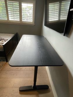 IKEA Bekant Black Desk With Metal Legs