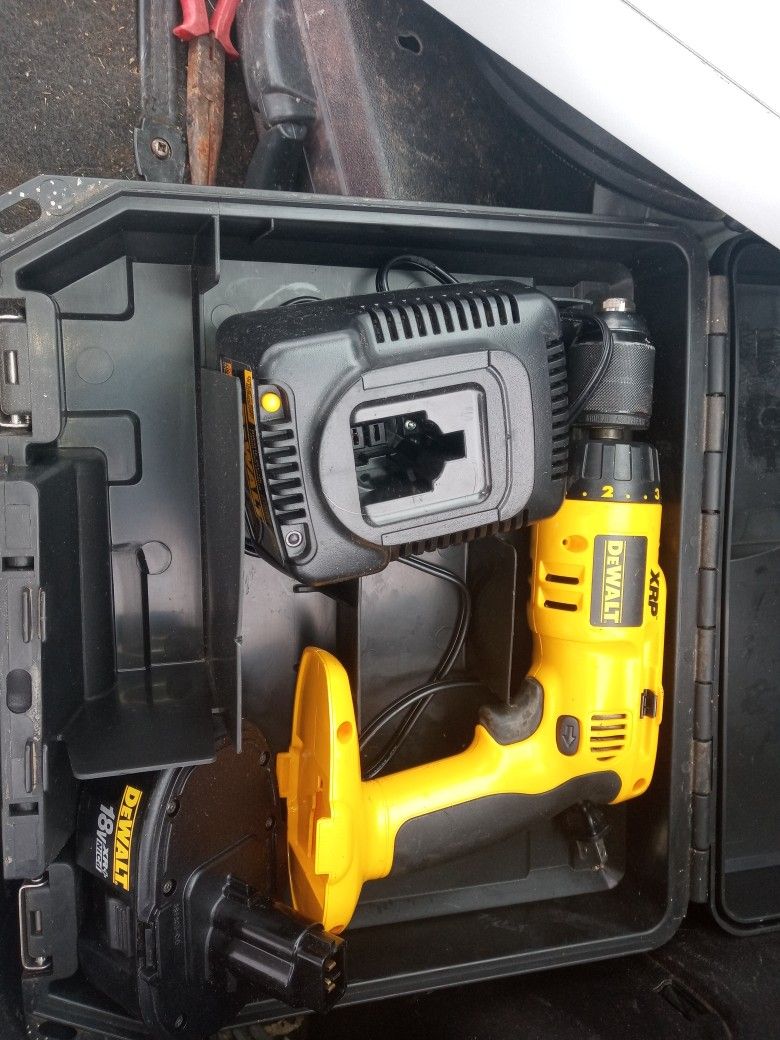 Dewalt impact drill 18 Volts like New
