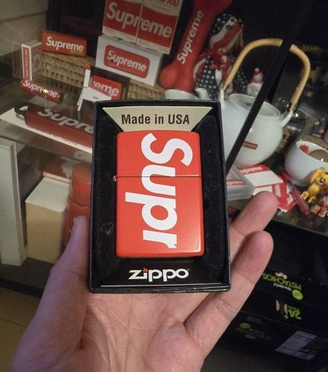 Supreme Zippo 