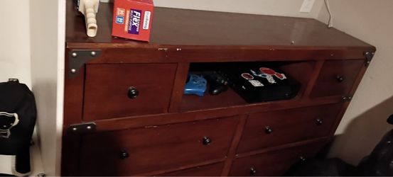 ✨Price Negotiable✨Heavy Duty Brown Dresser