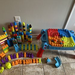Mega Bloks Build n' Learn Table w/ Lots of Extra Blocks 