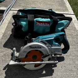 Makita XSR01 36V LXT Brushless Rear Handle 7-1/4" Circular Saw with Carrying Bag