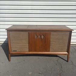 Vintage Phonograph Stereo System 