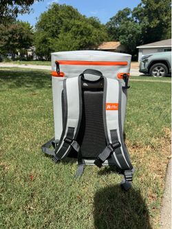 Reign Storm Backpack Cooler