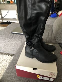 Black boots size 7