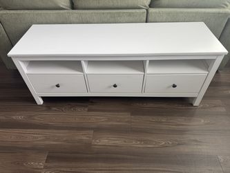 TV Stand in White – 3 drawers