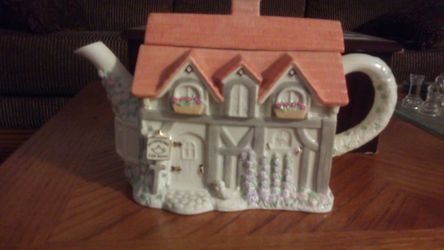 The English Cottage Tea Pot
