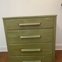 Small vintage 4 Drawer Dresser