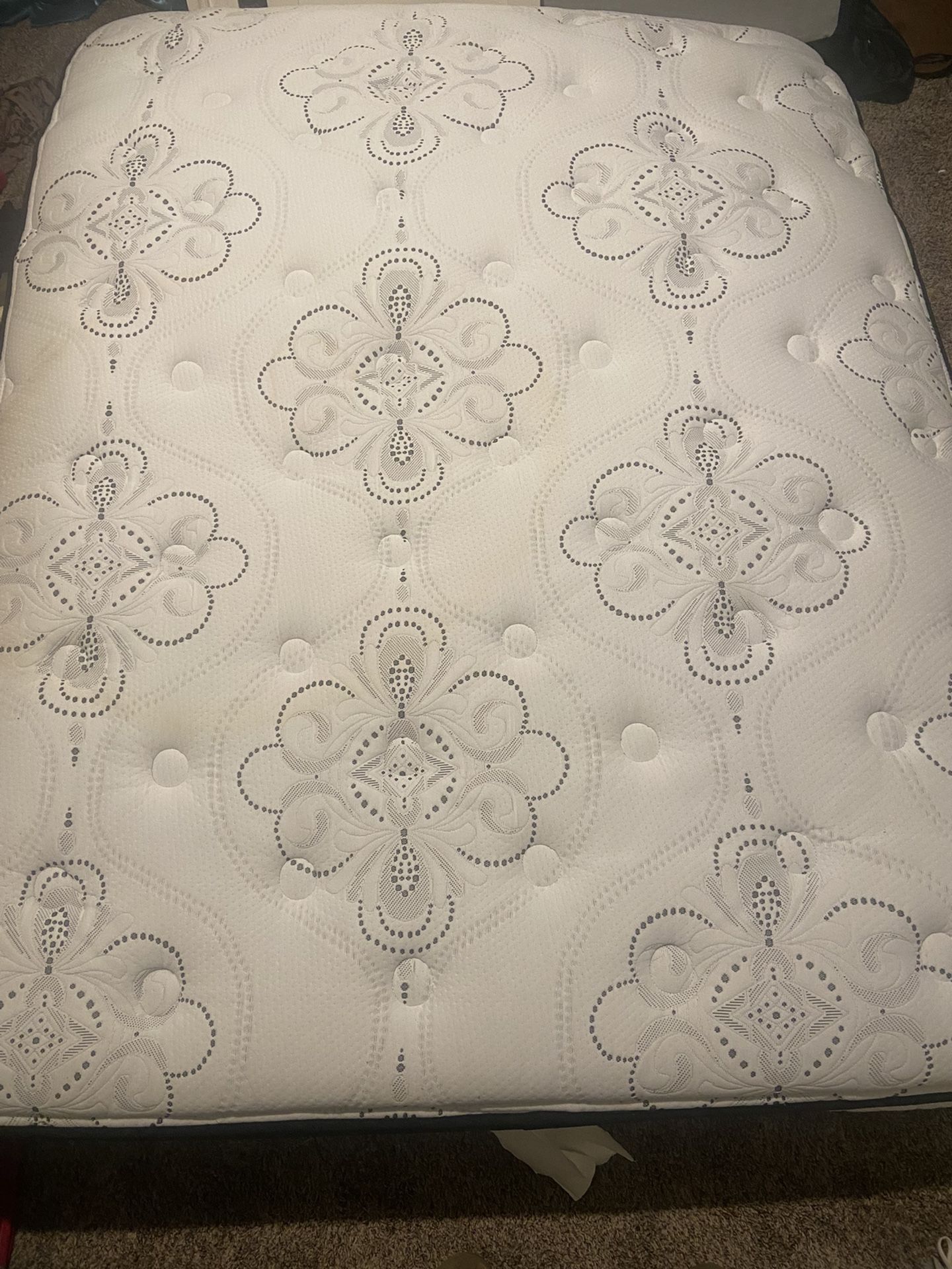 Like NEW Queen Size Mattress!! $400 OBO!