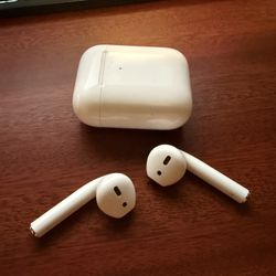 AirPods with Wireless Charging Case