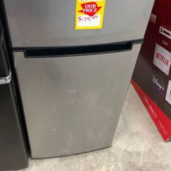 Magic Chef HMDR450SE mini Fridge