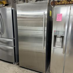 Electrolux  18.5 Ft.³ Upright Freezer With Icemaker Guaranteed